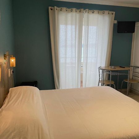 Hotel Au Tapis De Sable Saint-Cyr-sur-Mer Esterno foto