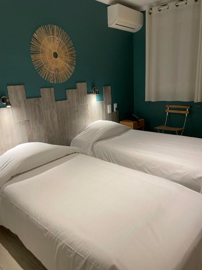 Hotel Au Tapis De Sable Saint-Cyr-sur-Mer Esterno foto