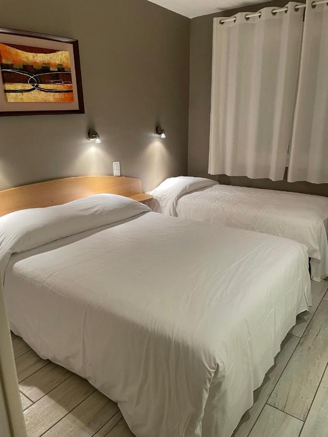 Hotel Au Tapis De Sable Saint-Cyr-sur-Mer Esterno foto