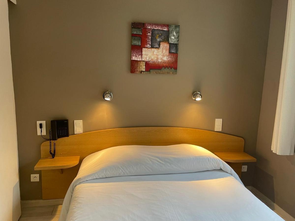 Hotel Au Tapis De Sable Saint-Cyr-sur-Mer Esterno foto